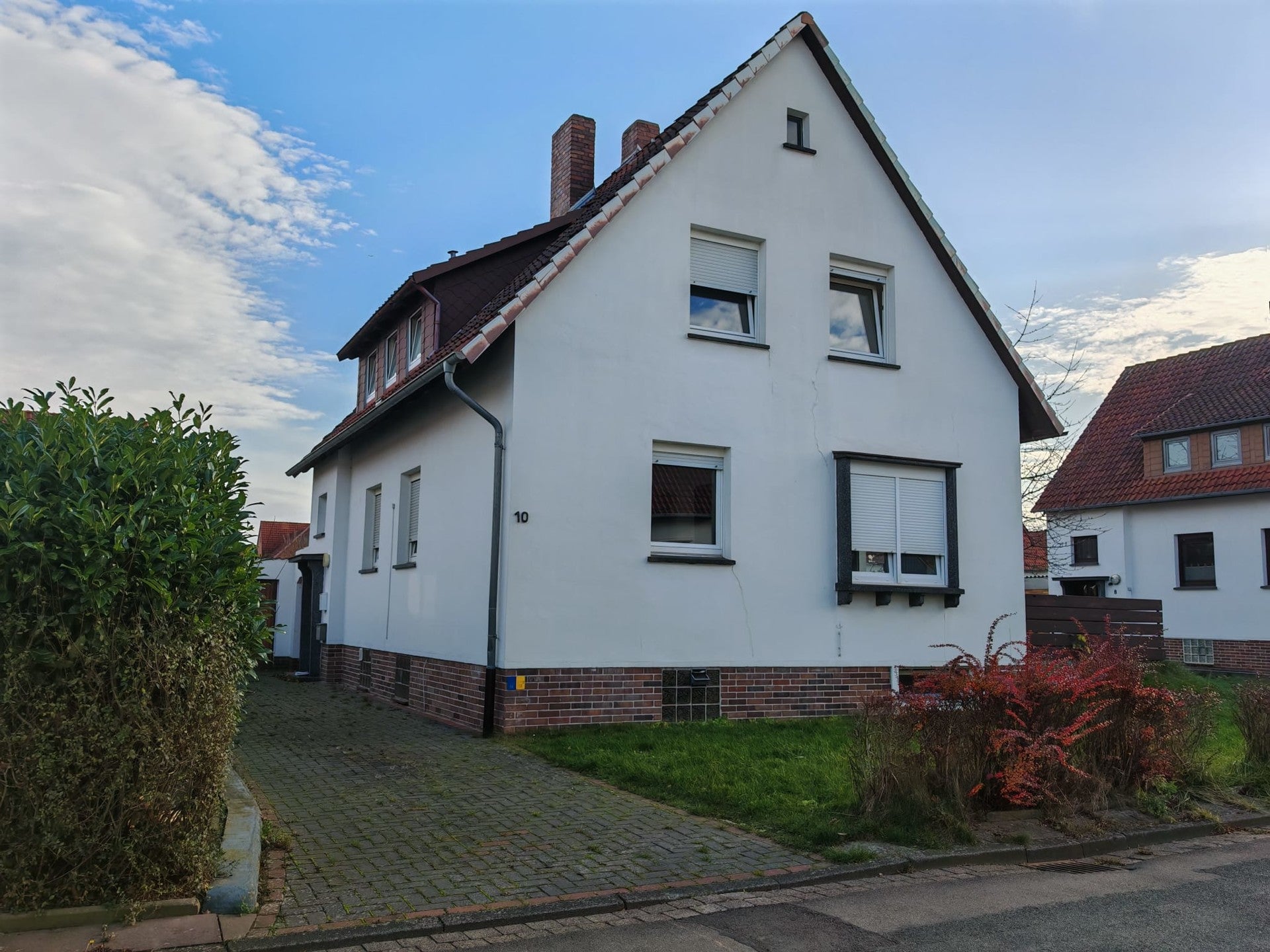 Renoviertes Wohnjuwel mit großem Grundstück – Einfamilienhaus oder Zweifamilienhaus