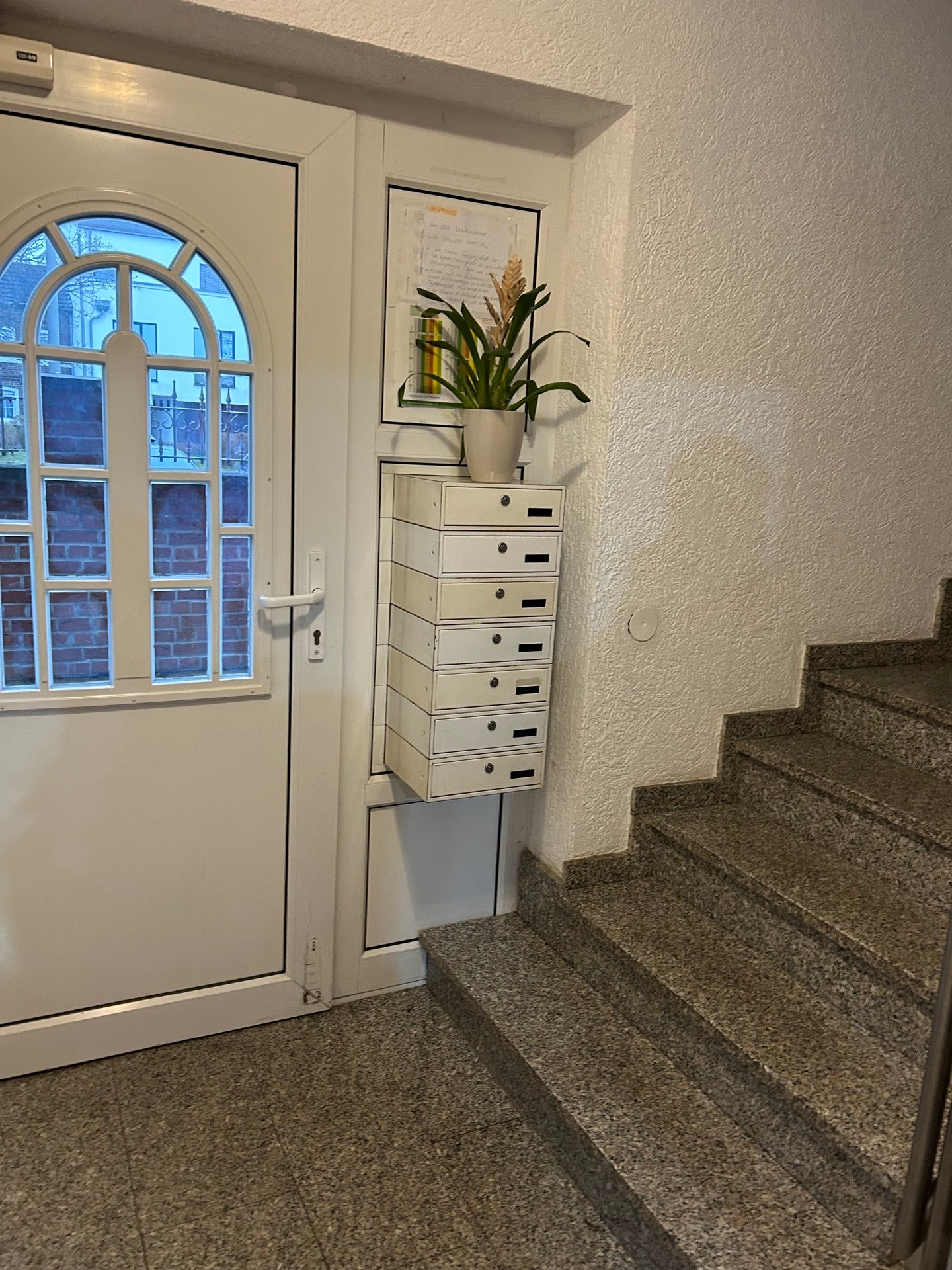 Attraktives Mehrfamilienhaus in zentraler Lage – Rentable Kapitalanlage in Troisdorf