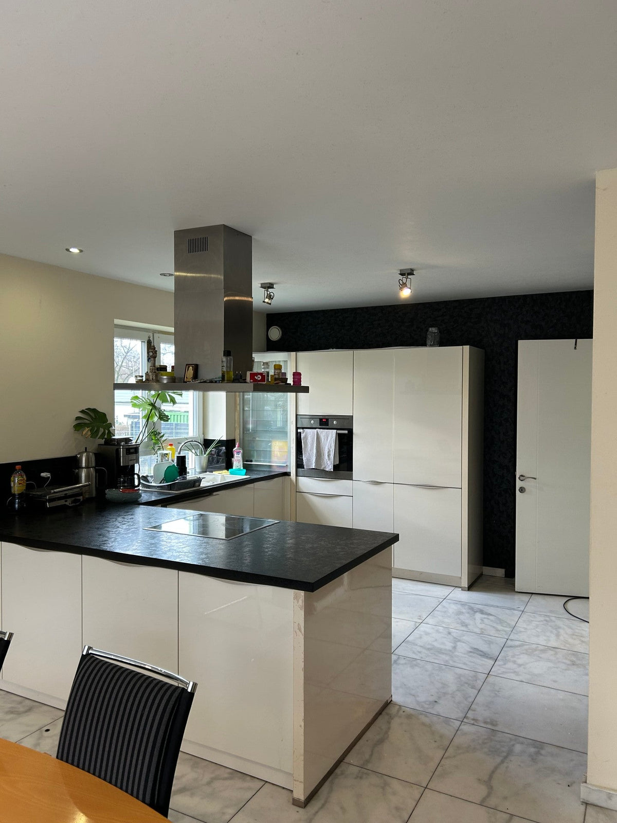 Vielseitiges Mehrgenerationenhaus mit modernster Technik und großzügigem Grundstück.