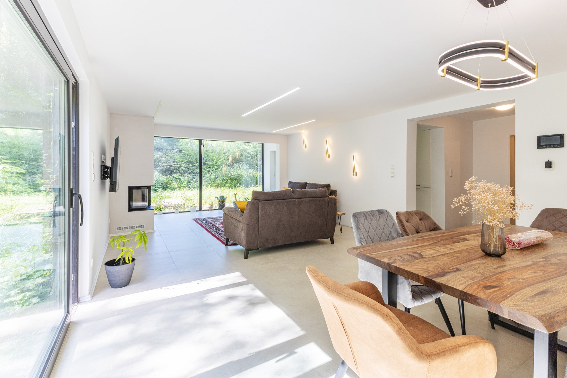 Fast bezugsfertig: Stilvolles Haus in Dortmund-Holzen mit Garten, Kamin, Wellnessbad & Ausblick.