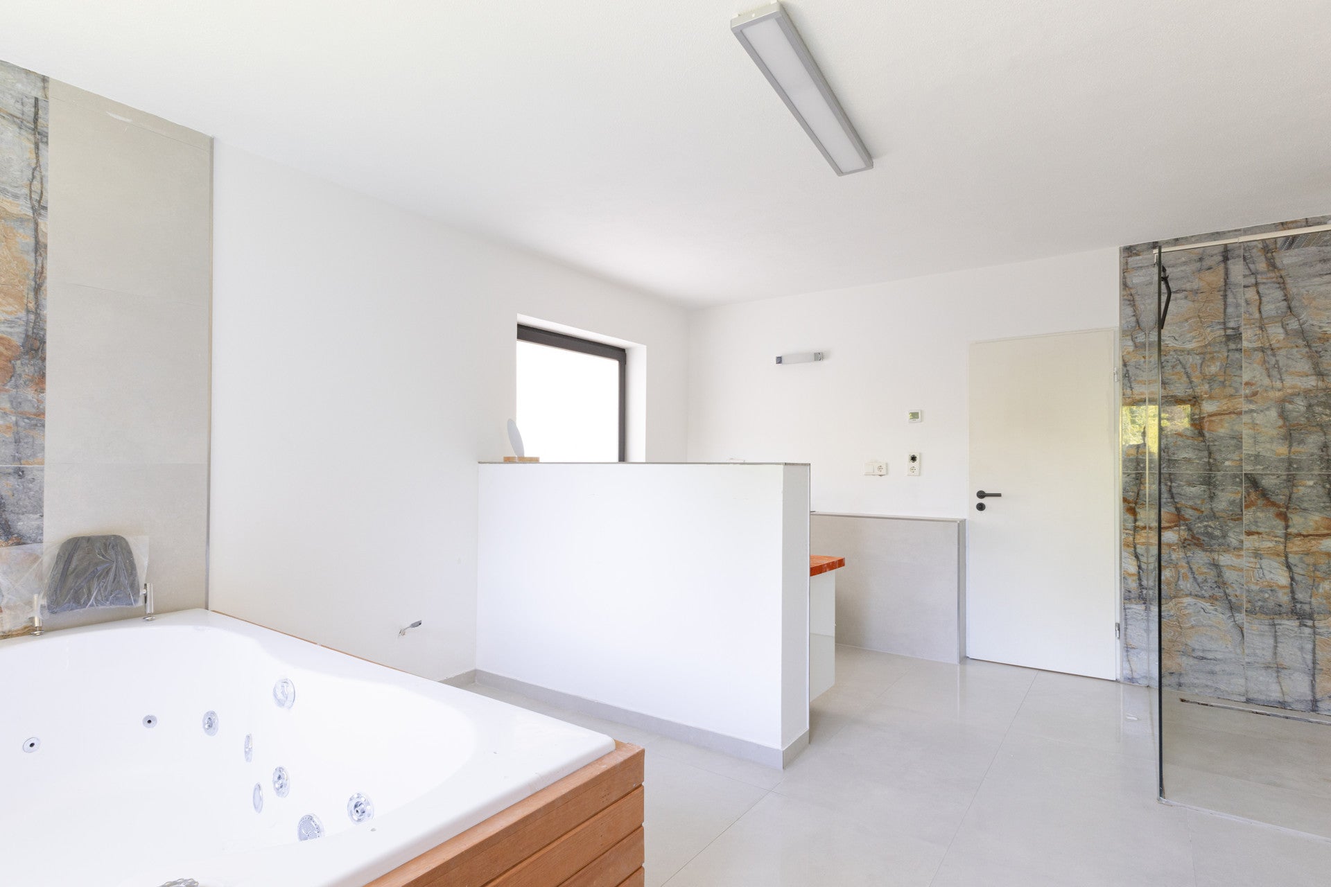 Fast bezugsfertig: Stilvolles Haus in Dortmund-Holzen mit Garten, Kamin, Wellnessbad & Ausblick.