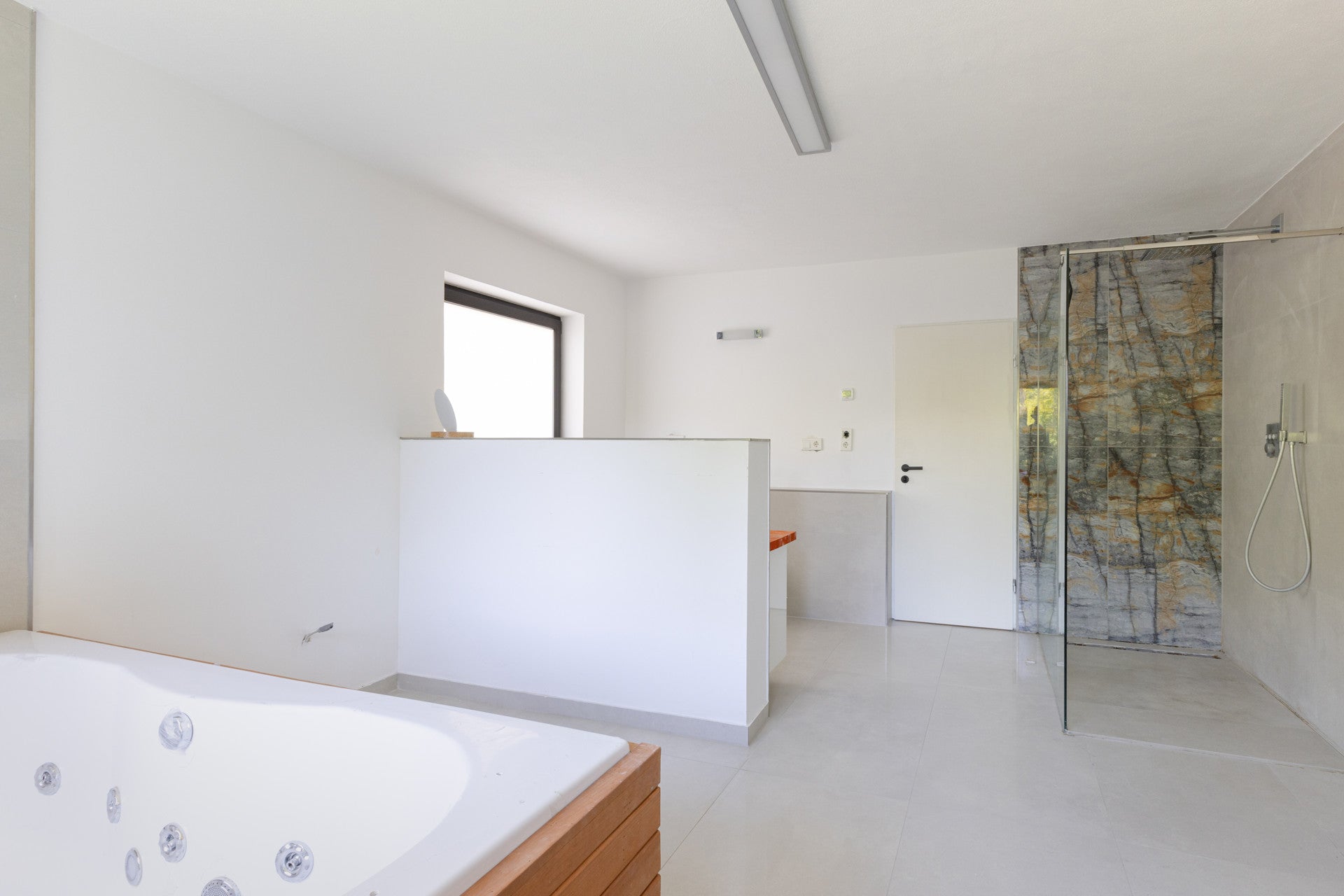 Fast bezugsfertig: Stilvolles Haus in Dortmund-Holzen mit Garten, Kamin, Wellnessbad & Ausblick.