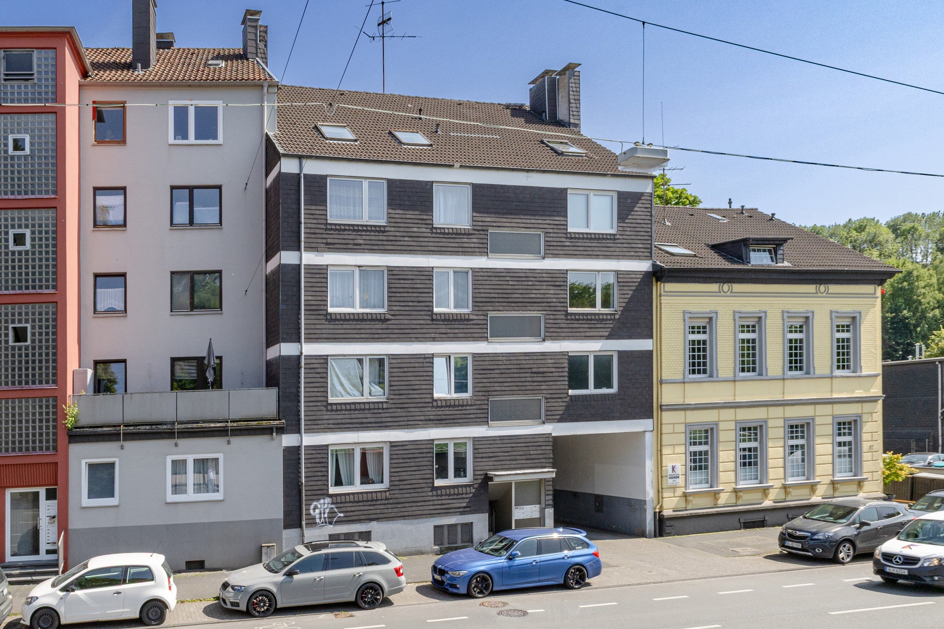 Gepflegtes Mehrfamilienhaus mit Balkonen und solider Bausubstanz – Wuppertal-Langerfeld