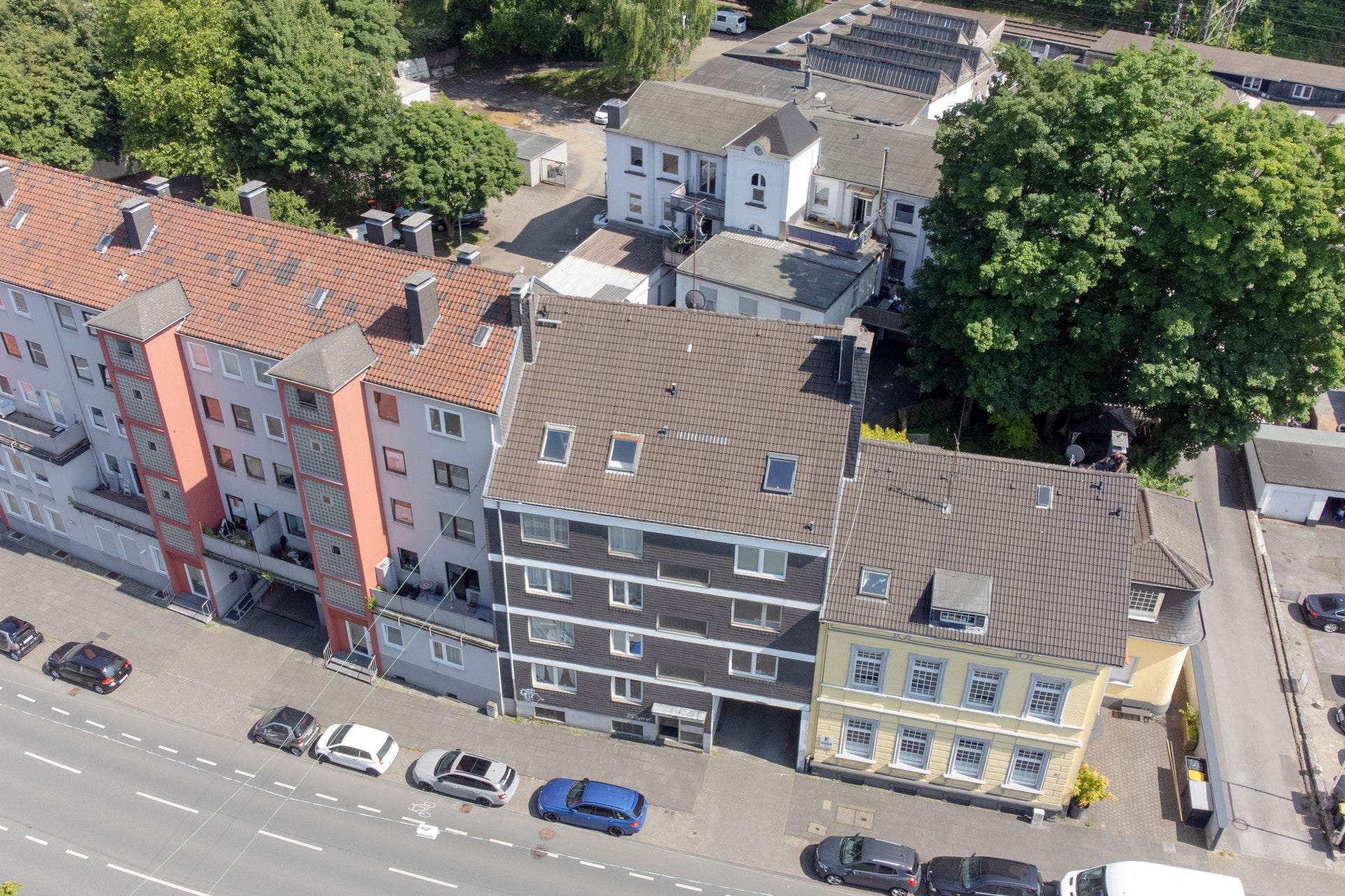 Gepflegtes Mehrfamilienhaus mit Balkonen und solider Bausubstanz – Wuppertal-Langerfeld