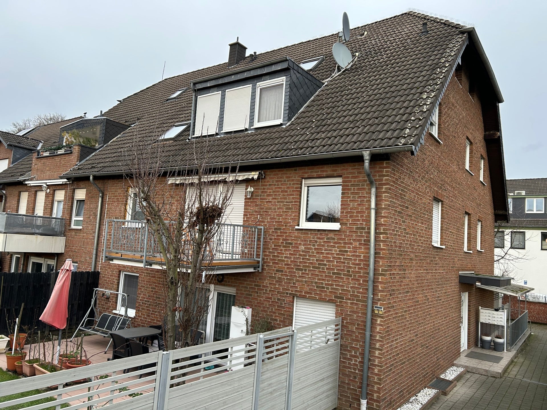 Attraktives Mehrfamilienhaus in zentraler Lage – Rentable Kapitalanlage in Troisdorf