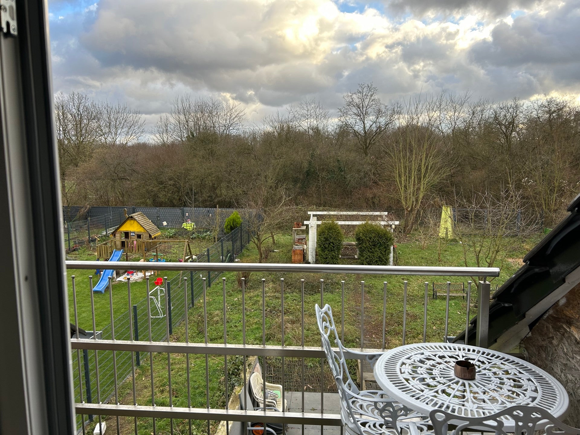 Vielseitiges Mehrgenerationenhaus mit modernster Technik und großzügigem Grundstück.