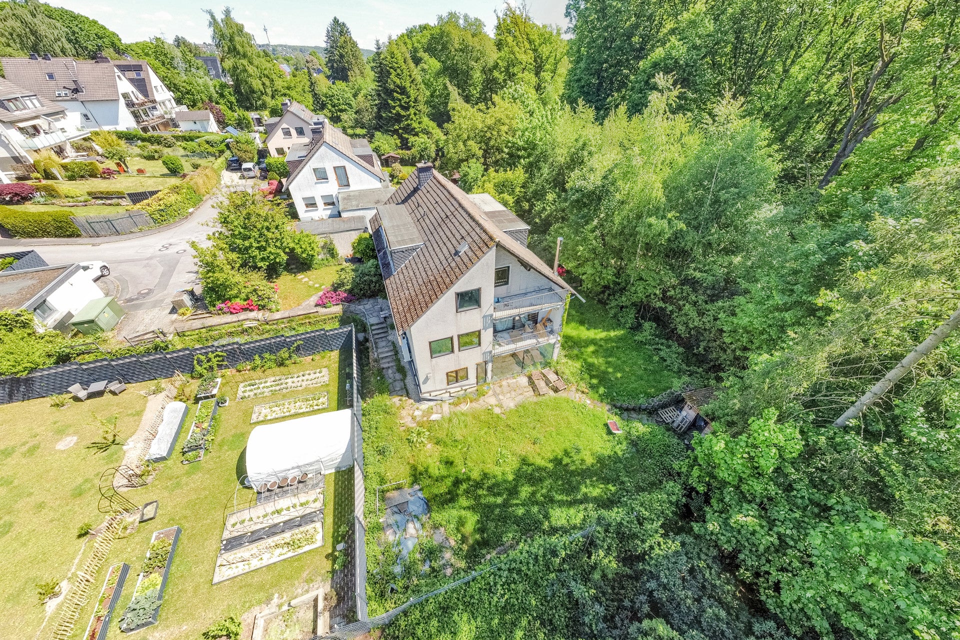 Fast bezugsfertig: Stilvolles Haus in Dortmund-Holzen mit Garten, Kamin, Wellnessbad & Ausblick.
