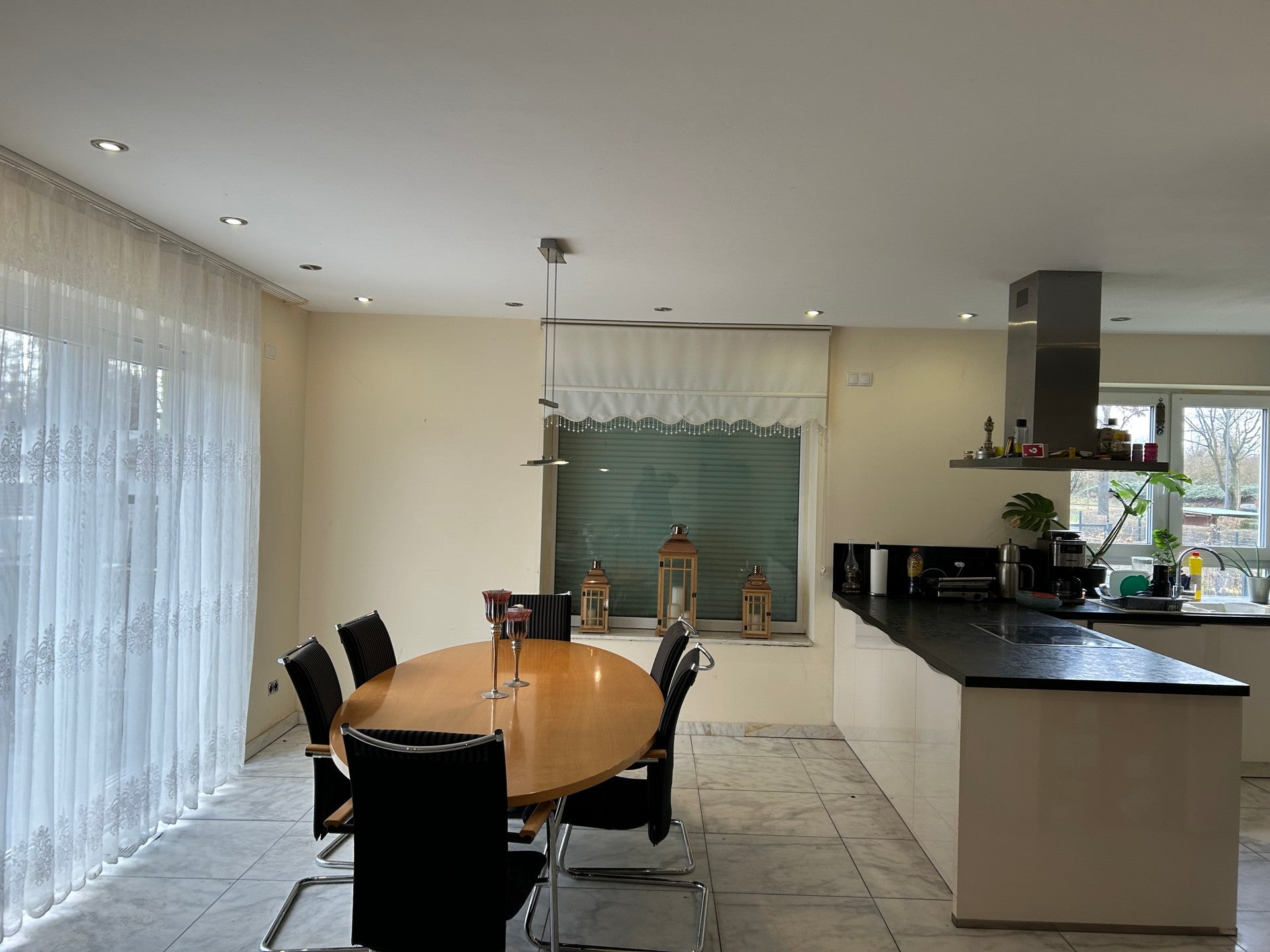 Vielseitiges Mehrgenerationenhaus mit modernster Technik und großzügigem Grundstück.