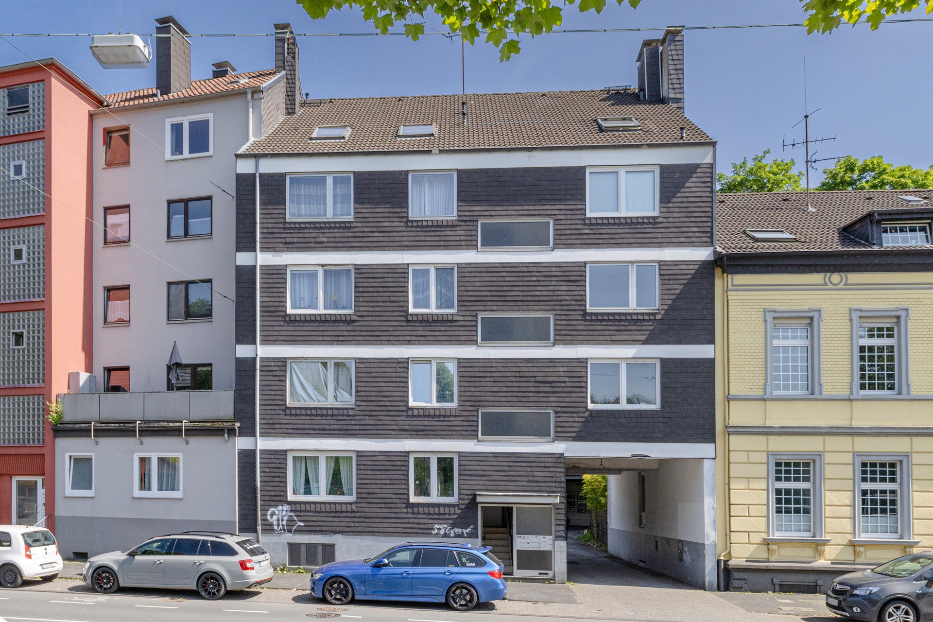 Gepflegtes Mehrfamilienhaus mit Balkonen und solider Bausubstanz – Wuppertal-Langerfeld