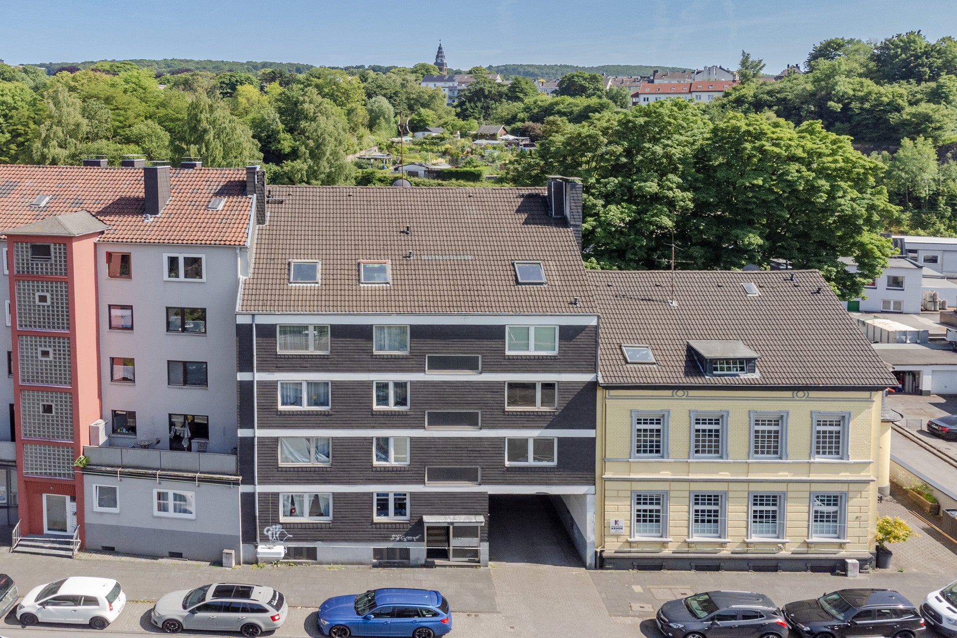 Gepflegtes Mehrfamilienhaus mit Balkonen und solider Bausubstanz – Wuppertal-Langerfeld