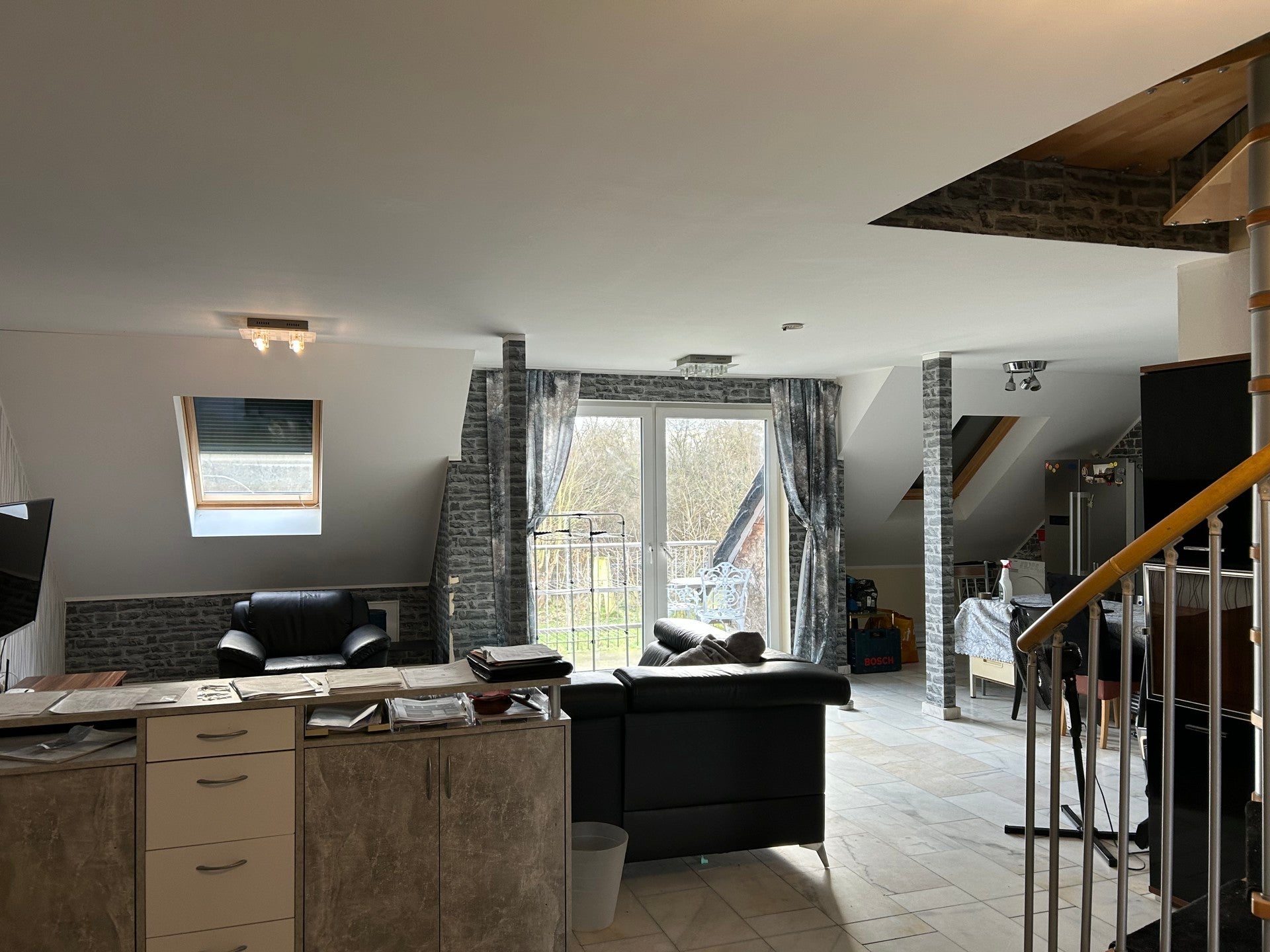 Vielseitiges Mehrgenerationenhaus mit modernster Technik und großzügigem Grundstück.