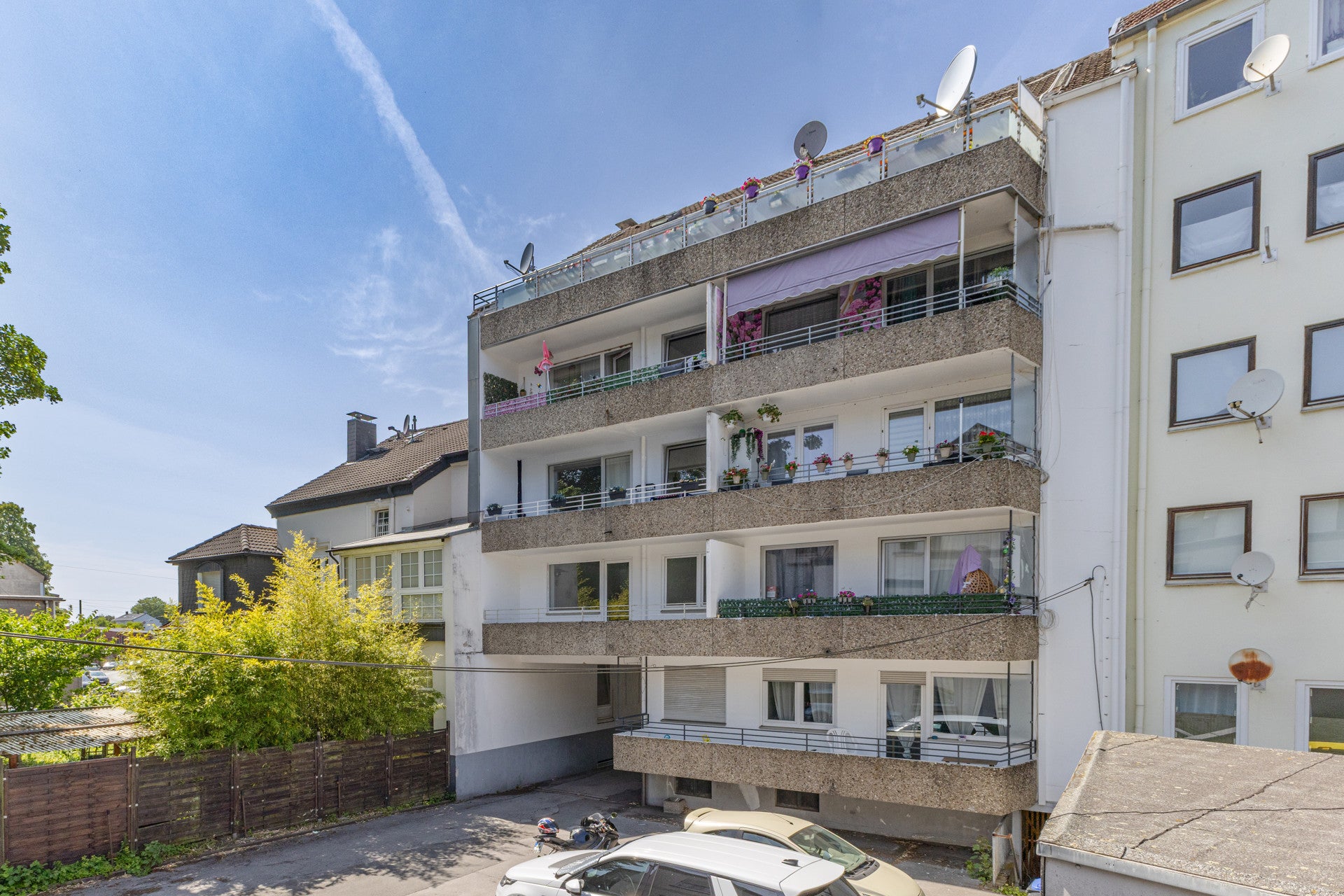 Gepflegtes Mehrfamilienhaus mit Balkonen und solider Bausubstanz – Wuppertal-Langerfeld