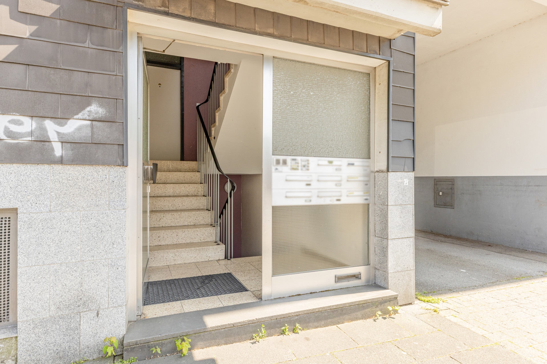 Gepflegtes Mehrfamilienhaus mit Balkonen und solider Bausubstanz – Wuppertal-Langerfeld